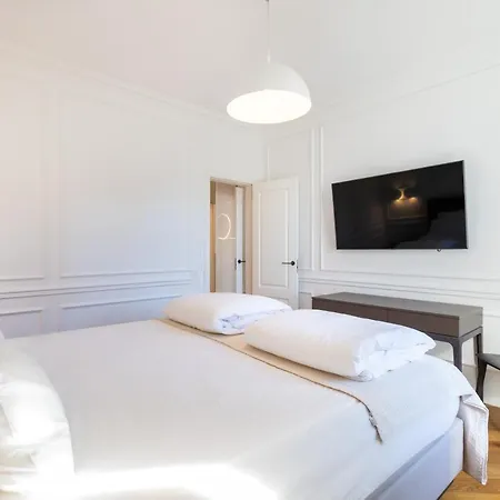Majestic 4br/4bath In Sagrada Familia Area Apartment Barcelona