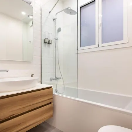 Majestic 4br/4bath In Sagrada Familia Area Apartment