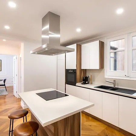 Majestic 4br/4bath In Sagrada Familia Area Apartment
