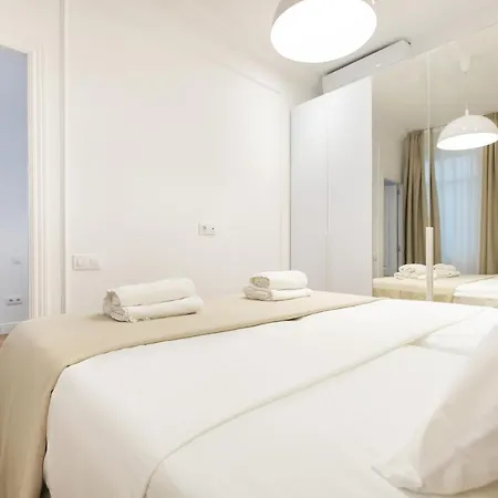 Majestic 4br/4bath In Sagrada Familia Area דירה ברצלונה