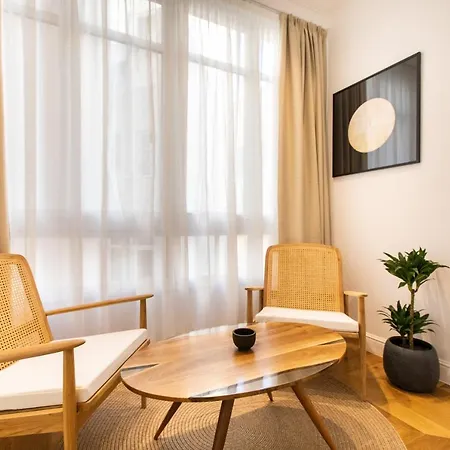Majestic 4br/4bath In Sagrada Familia Area Apartment