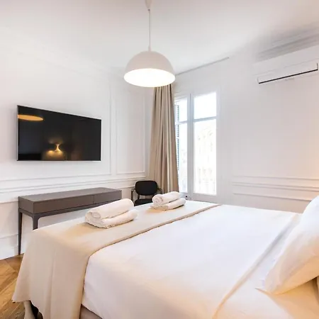 Majestic 4br/4bath In Sagrada Familia Area דירה *