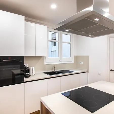 Majestic 4br/4bath In Sagrada Familia Area Apartment