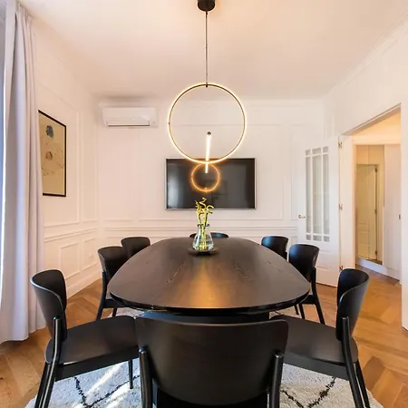 Apartment Majestic 4br/4bath In Sagrada Familia Area Barcelona