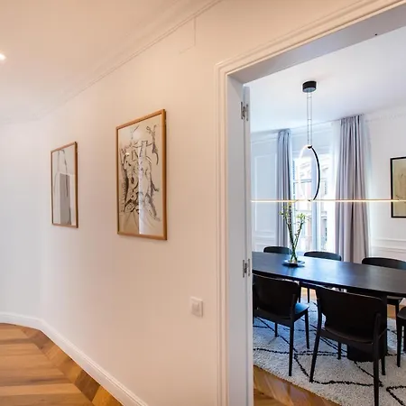 Apartment Majestic 4br/4bath In Sagrada Familia Area