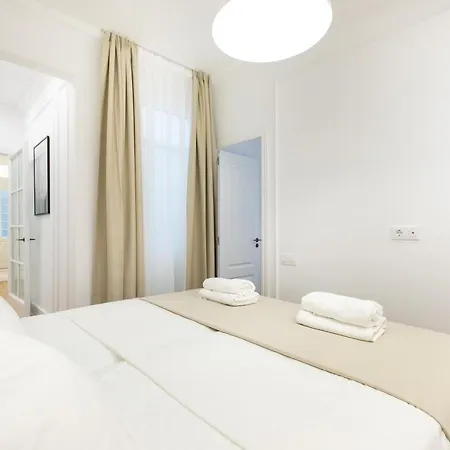 Majestic 4br/4bath In Sagrada Familia Area *