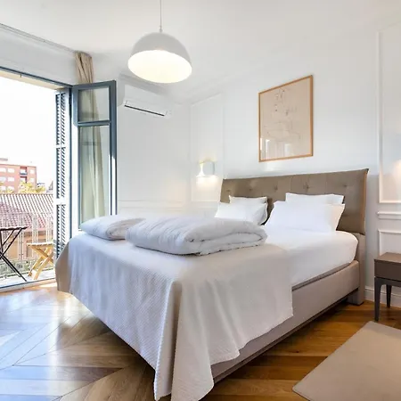 Majestic 4br/4bath In Sagrada Familia Area Apartment Barcelona