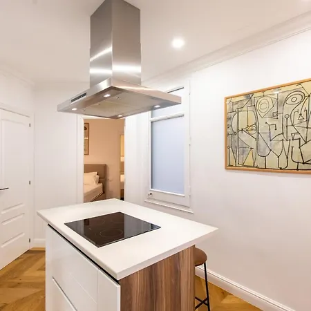 Majestic 4br/4bath In Sagrada Familia Area Apartment Barcelona
