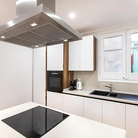 Majestic 4br/4bath In Sagrada Familia Area * ברצלונה