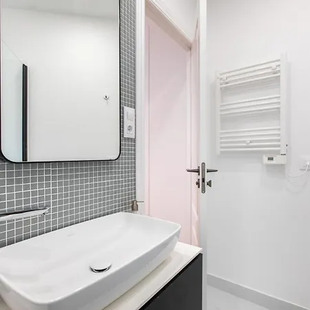 Majestic 4br/4bath In Sagrada Familia Area Apartment