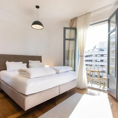 Majestic 4br/4bath In Sagrada Familia Area Apartment