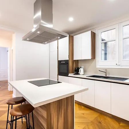 דירה Majestic 4br/4bath In Sagrada Familia Area ברצלונה