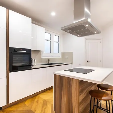 Majestic 4br/4bath In Sagrada Familia Area