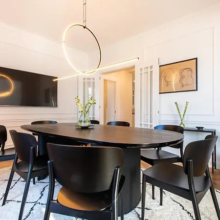 Majestic 4br/4bath In Sagrada Familia Area Apartment